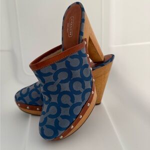 COACH Bacall Wooden Clogs w Rivets Heels Platform Sandals Blue Canvas Logo